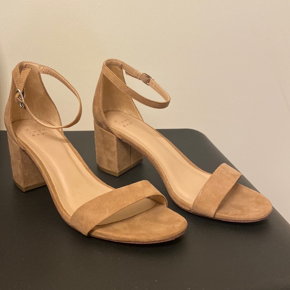 A New Day 2.5” Suede Heels, Tan, size 9